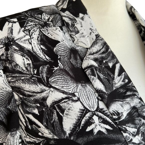 NWT urban outfitters silence + noise lightweight abstract floral blazer size L - Picture 2 of 5